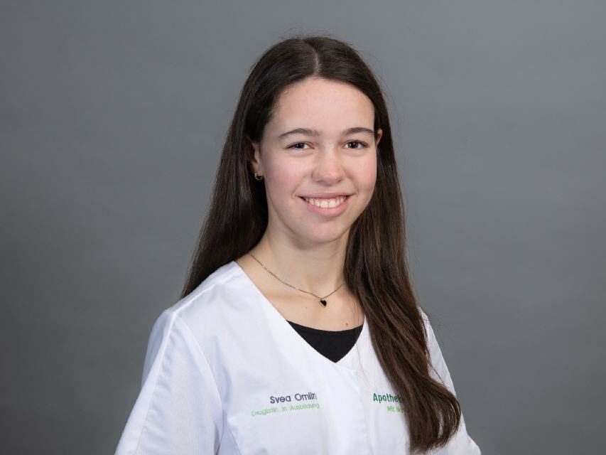 Svea Omlin, Drogistin in Ausbildung